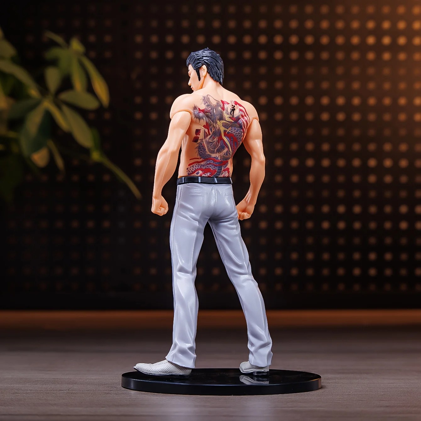 The Dragon of the People, Kiryu Kazuma Model Statue