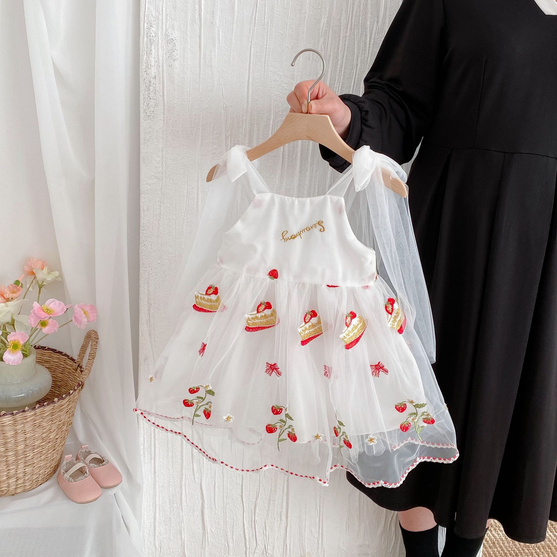 Girls' Sleeveless Lace Embroidery Mesh Princess Dress