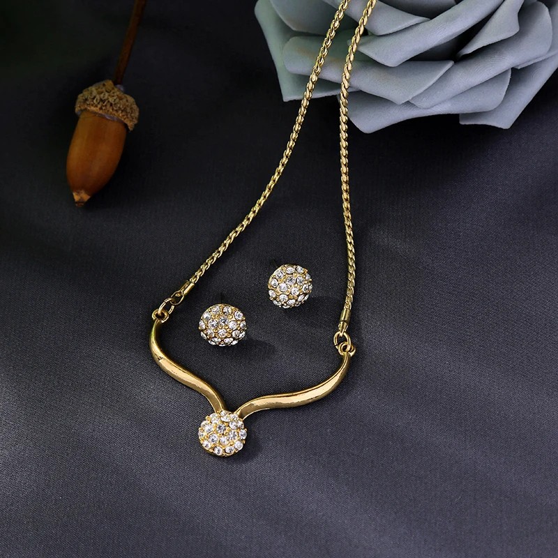 Jewelry Set Short Pendant Necklace & Stud Earrings for Women
