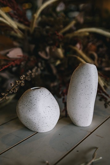 Harmie pebble vase
