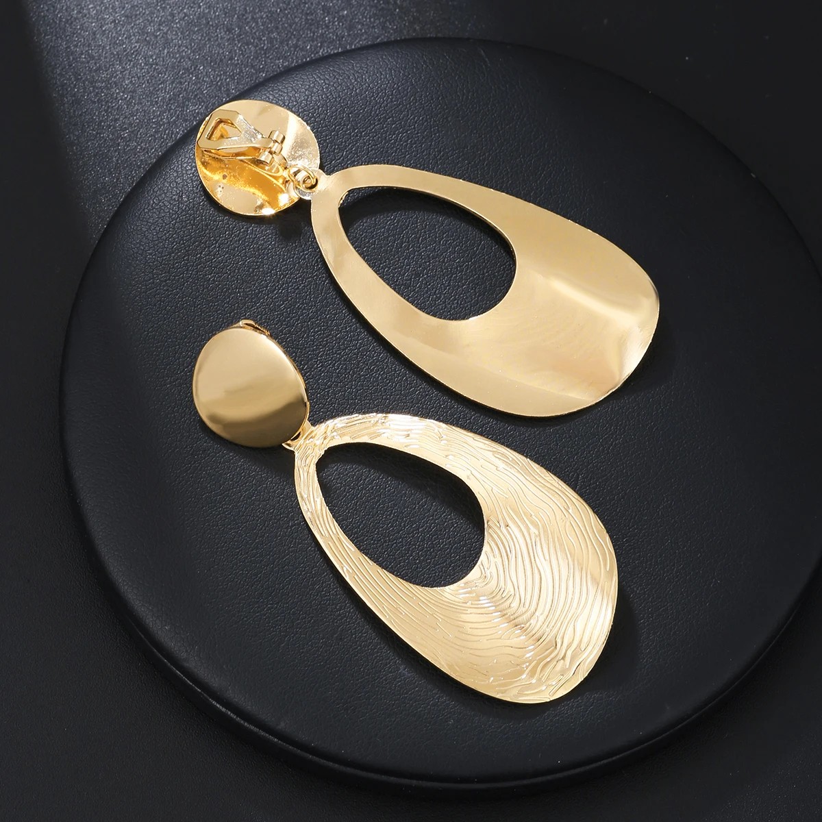 Vintage Metal Water-Drop Clip-On Earrings